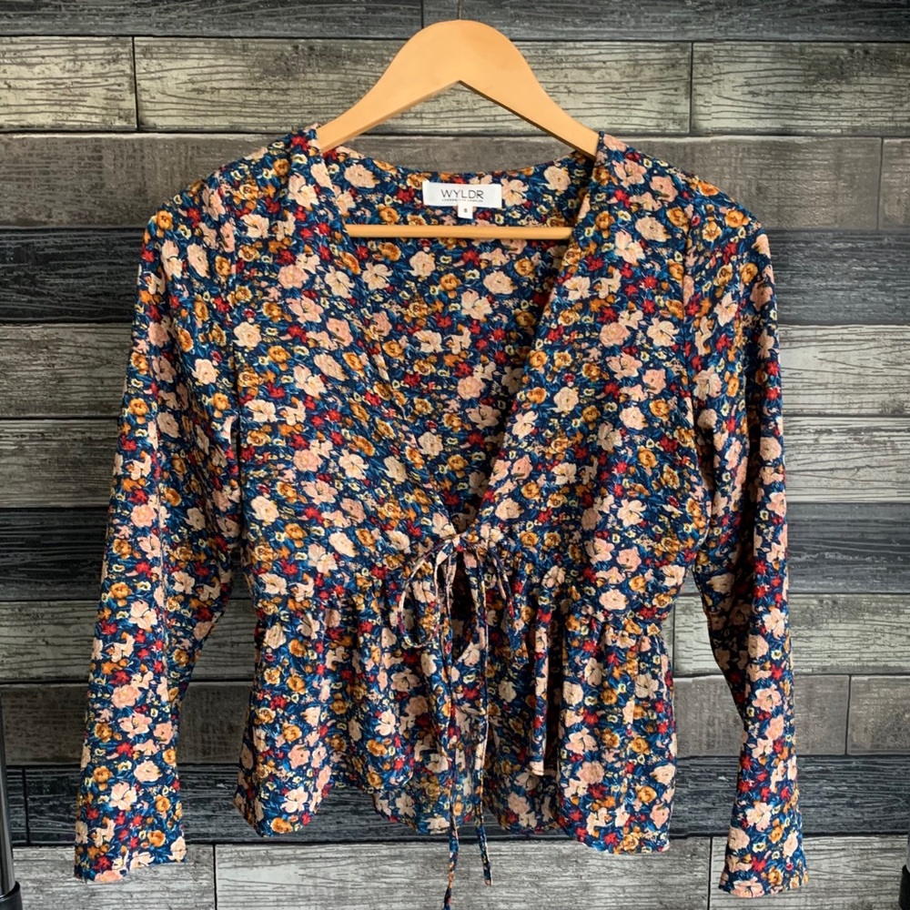 🌻WYLDR Floral Peplum Top
